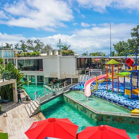 ホテル フラマ エクスクルーシブ オーシャン ビーチ スミニャック バリ レギャン エクステリア 写真 Water Park