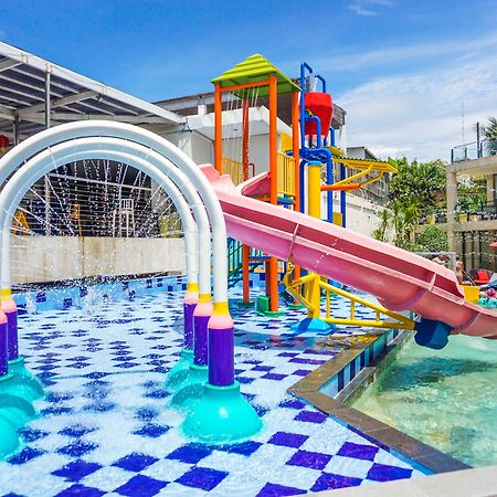 ホテル フラマ エクスクルーシブ オーシャン ビーチ スミニャック バリ レギャン エクステリア 写真 Water park