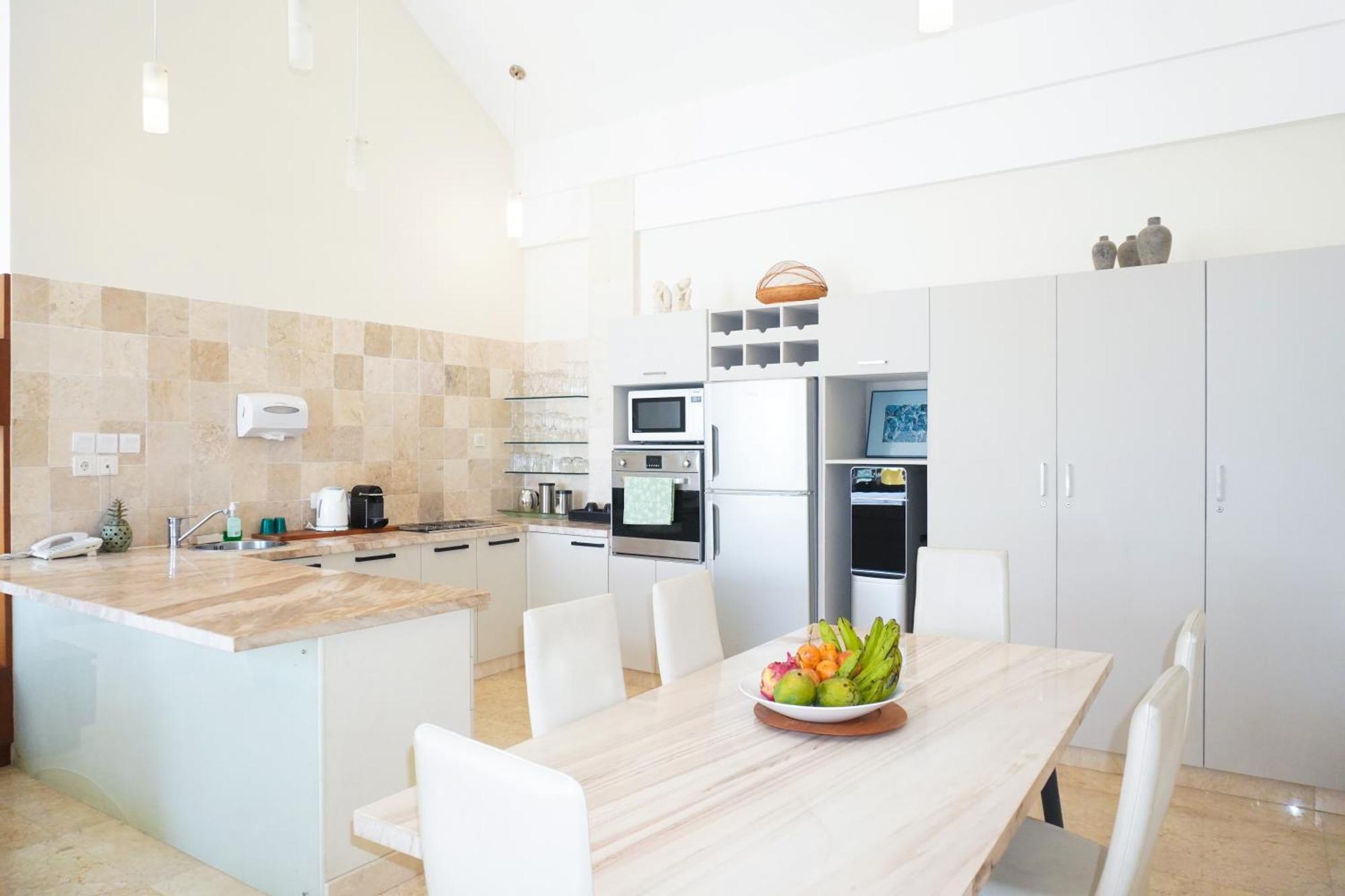 ホテル フラマ エクスクルーシブ オーシャン ビーチ スミニャック バリ レギャン エクステリア 写真 A modern kitchen