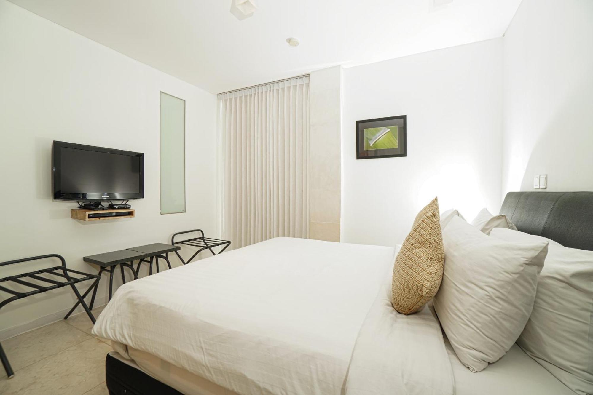 ホテル フラマ エクスクルーシブ オーシャン ビーチ スミニャック バリ レギャン エクステリア 写真 A bedroom at the hotel