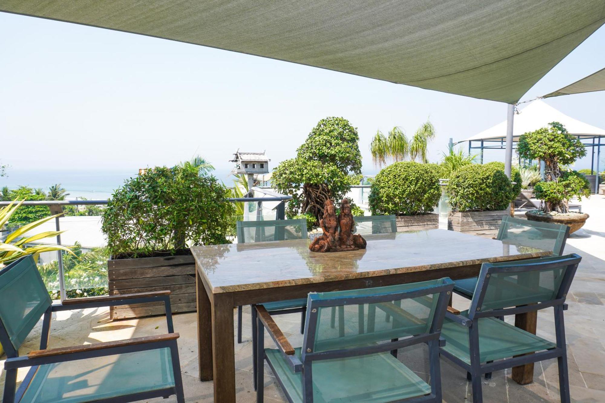 ホテル フラマ エクスクルーシブ オーシャン ビーチ スミニャック バリ レギャン エクステリア 写真 A terrace in Israel