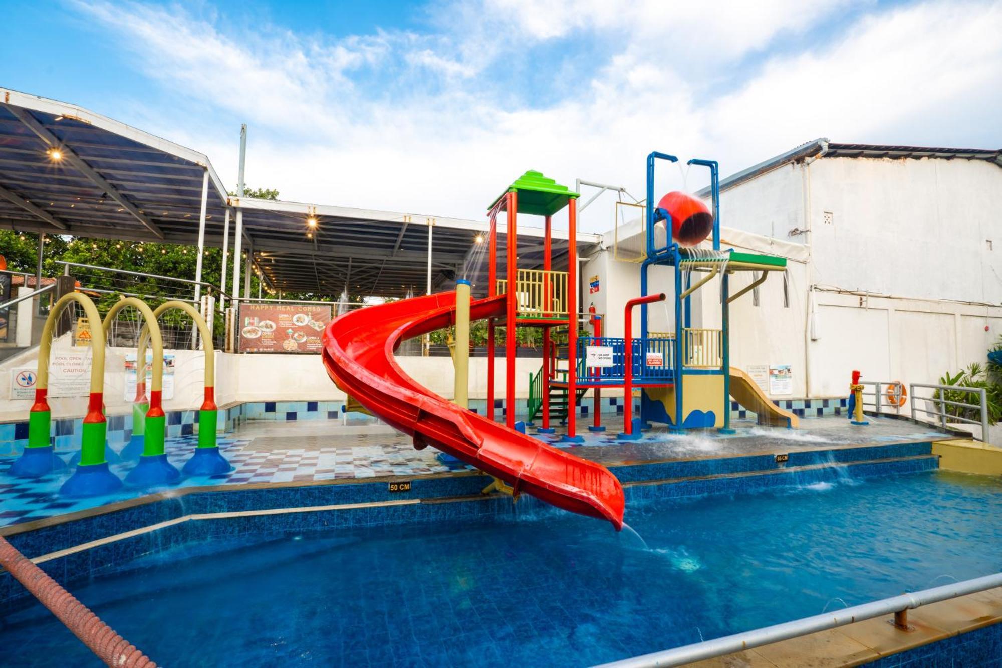 ホテル フラマ エクスクルーシブ オーシャン ビーチ スミニャック バリ レギャン エクステリア 写真 Water park