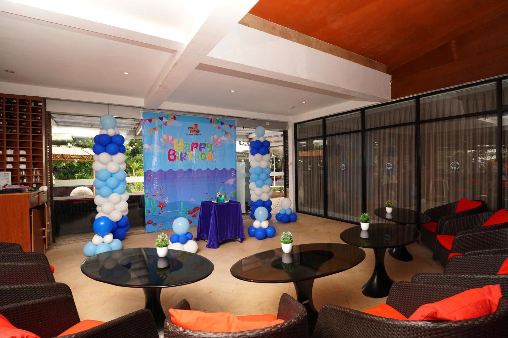 ホテル フラマ エクスクルーシブ オーシャン ビーチ スミニャック バリ レギャン エクステリア 写真 A birthday party at a hotel