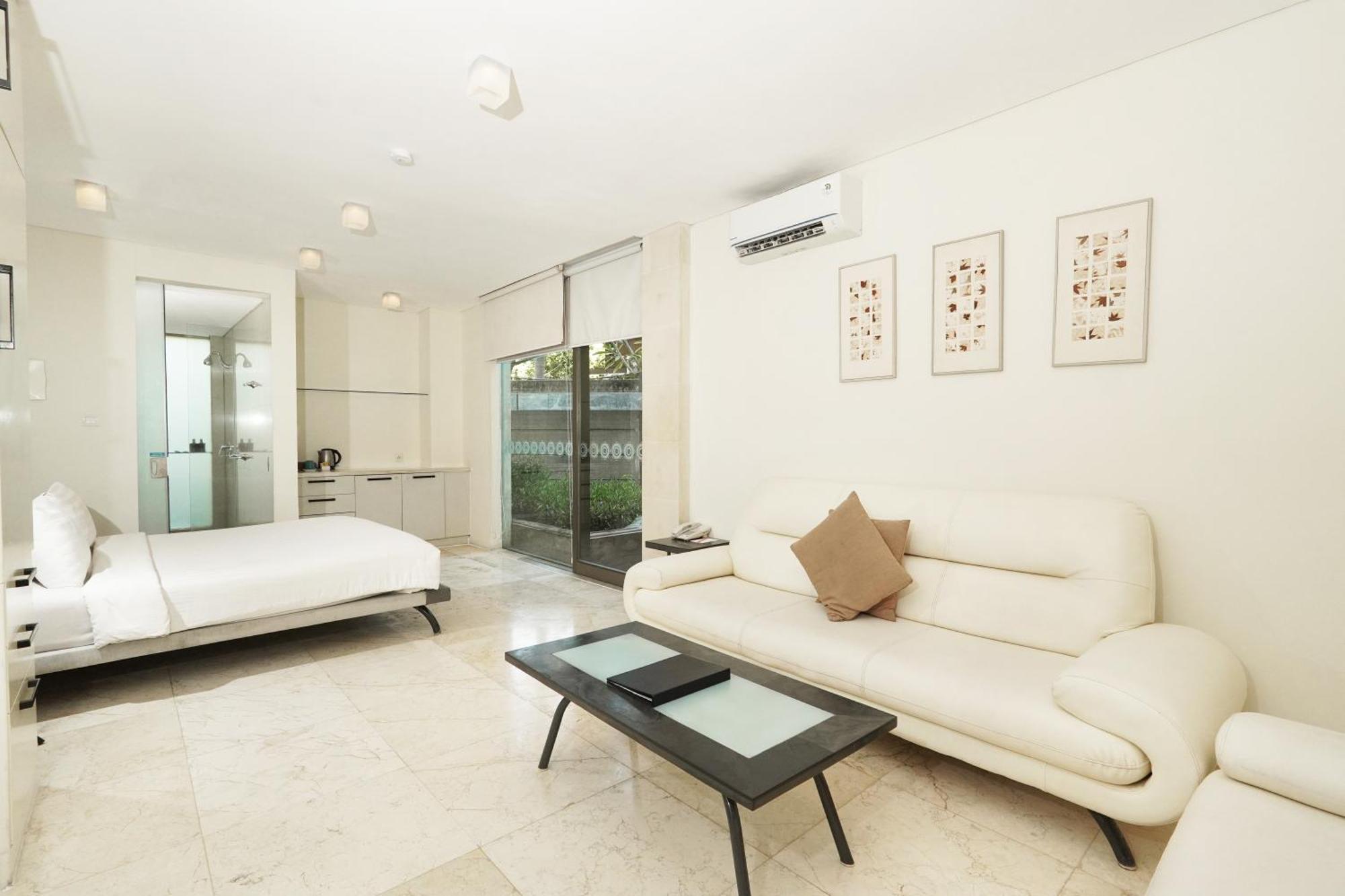 ホテル フラマ エクスクルーシブ オーシャン ビーチ スミニャック バリ レギャン 部屋 写真 A studio apartment