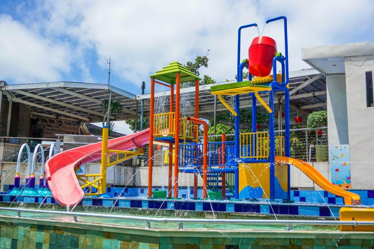 ホテル フラマ エクスクルーシブ オーシャン ビーチ スミニャック バリ レギャン エクステリア 写真 Water park